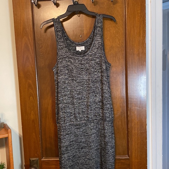 Amazing sleeveless gray knit dress with elastic waist 😍😍😍 - Picture 3 of 9